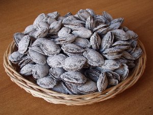 Косточки абрикоса соленые