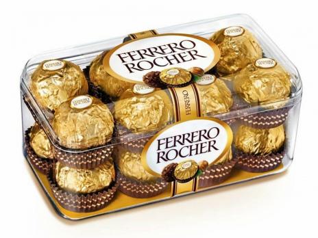 Набор конфет из молочного шоколада Ferrero Rocher с начинкой из крема и лесного ореха, 200 г